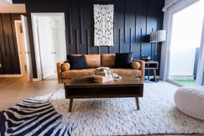 2 Bdr Apt w balcony in Heart of Hollywood